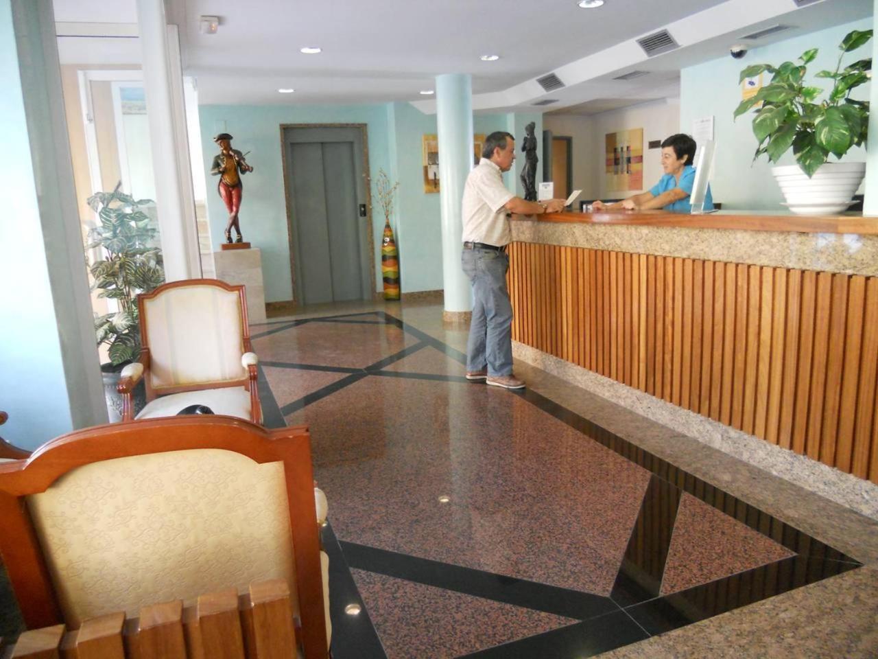 Apartamentos Nerja Bahia Luaran gambar